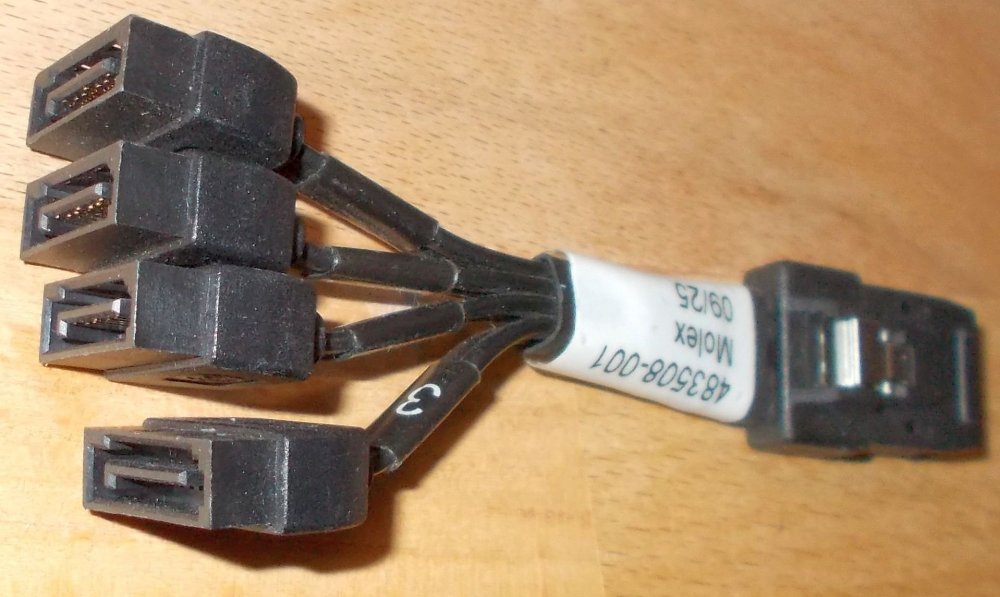 SFF-SATA-DSCN1065#.jpg