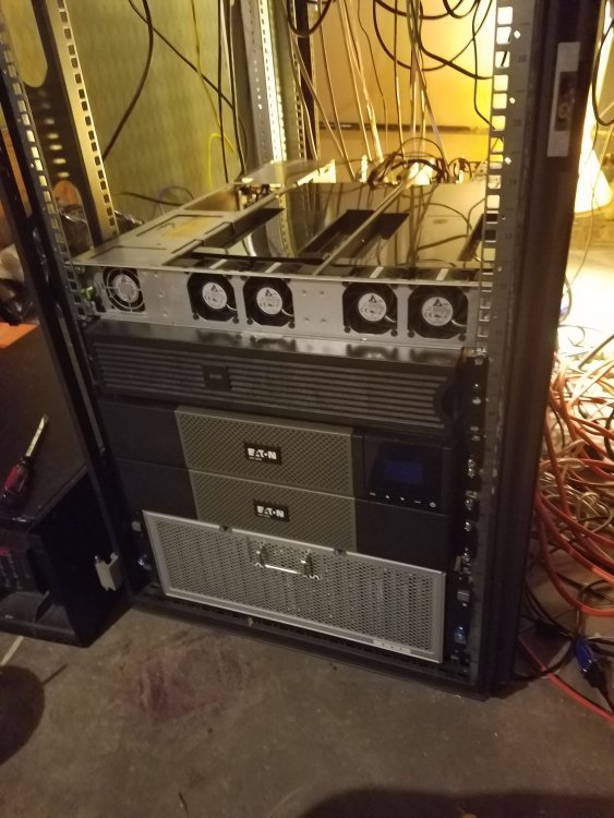 hgst in rack.jpg