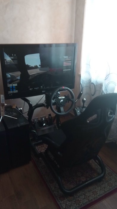 car-simulator.jpg.c6eccc3d6cf0c1ceaf589e2f2784e815.jpg