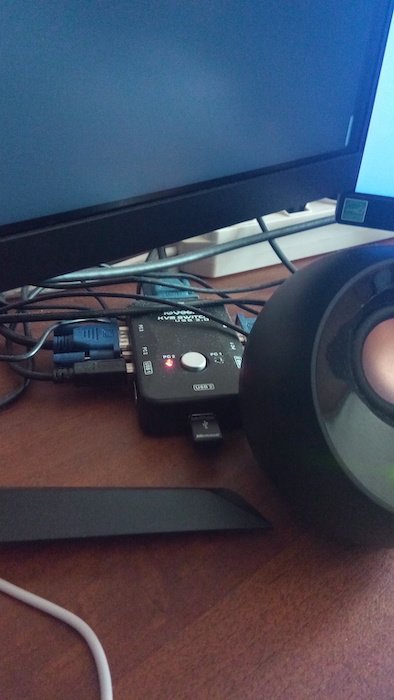 kvm-switch.jpg.59c814805a7ced694ec3e38470823be0.jpg