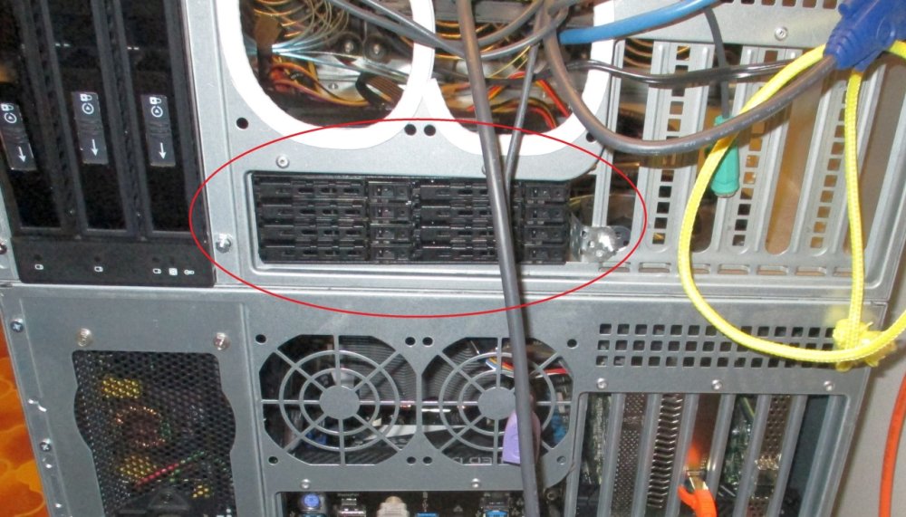 2021-03-31_SAS_SATA-SSD-8Slot_Wechselrahmen-02######.jpg