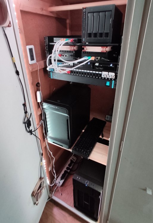 Unraid7.thumb.jpg.9df00b399c8ef49d4003a96b69dc2263.jpg